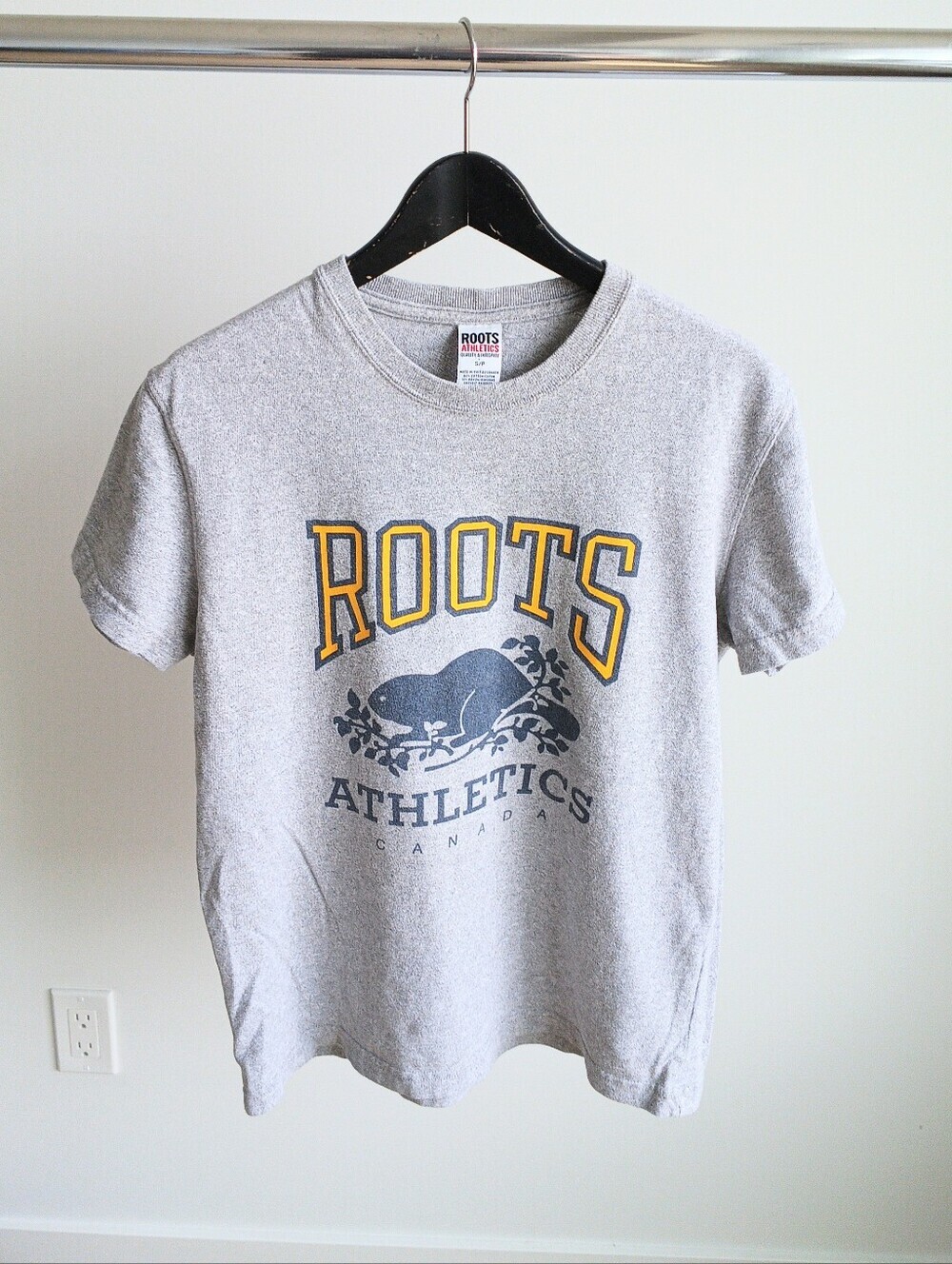 VTG 90s Roots Athletics Grey Tee Beaver Logo Small Made in Canada Single Stitch